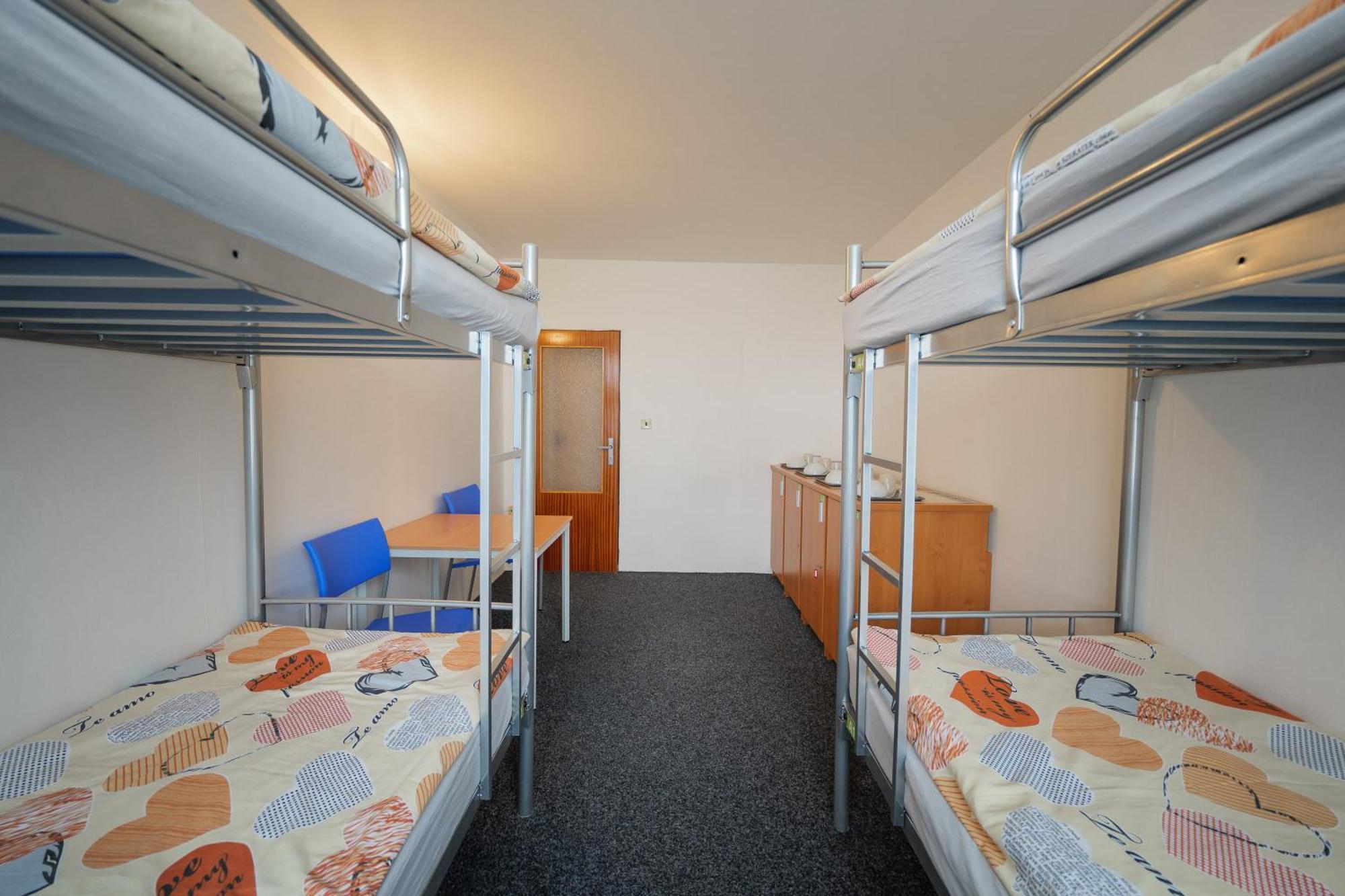 Hostel Tvm Tower Modrany Prag Exterior foto