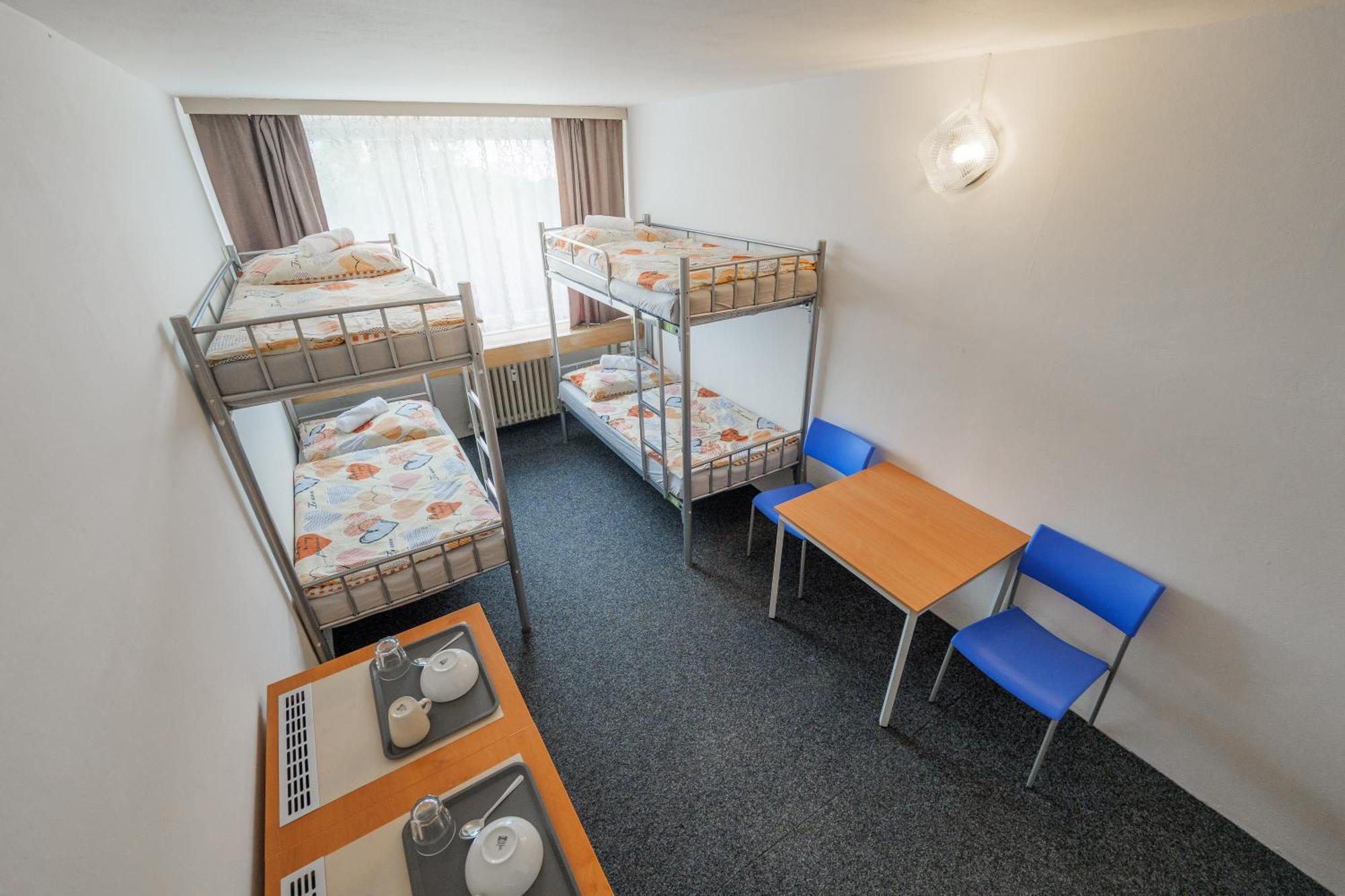 Hostel Tvm Tower Modrany Prag Exterior foto