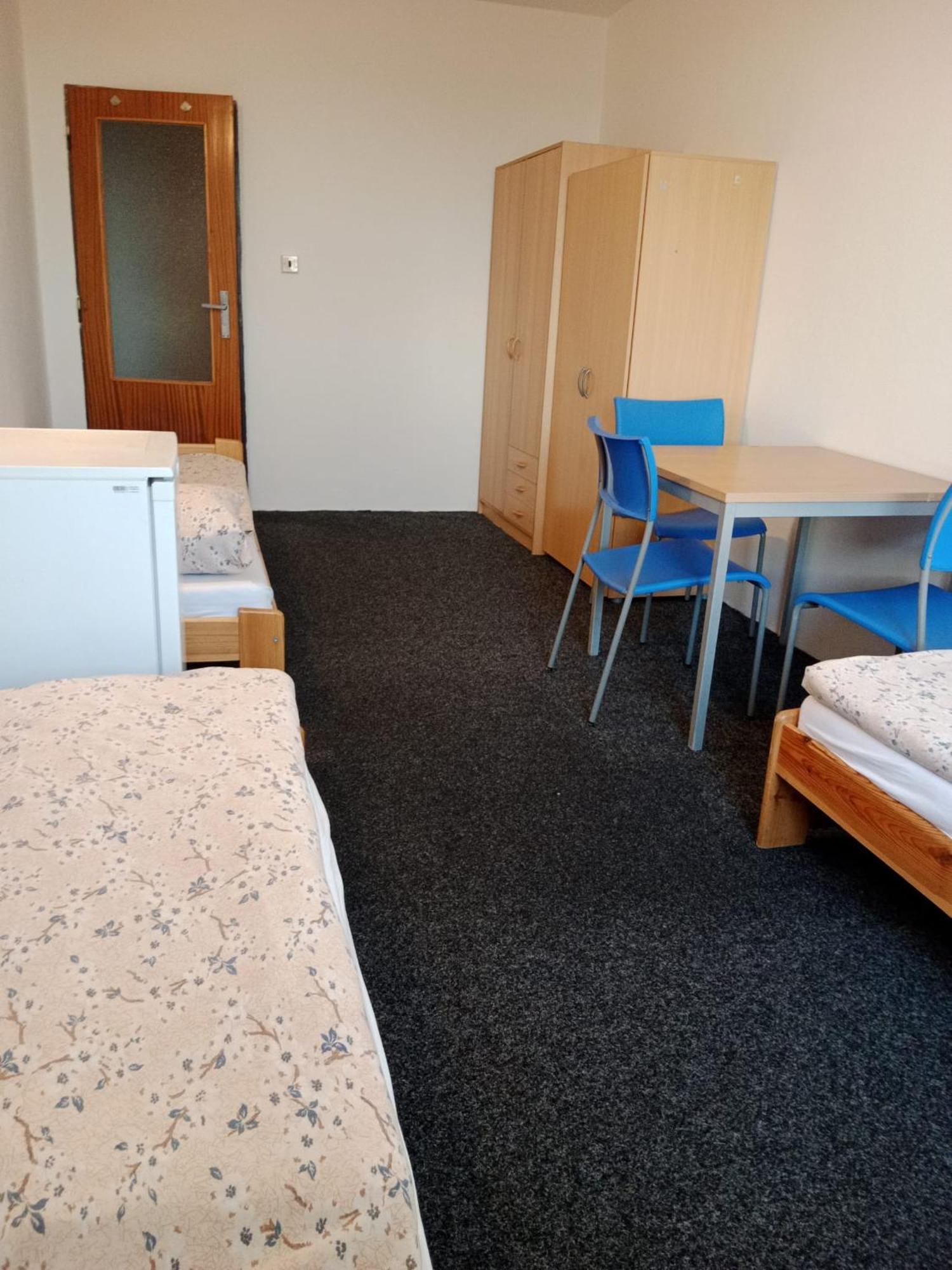 Hostel Tvm Tower Modrany Prag Exterior foto